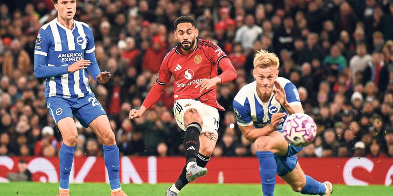 Manchester United abre três gols vantagem, vê o Brighton encostar no placar, mas Mbeumo tranquiliza no fim e decreta mais uma vitória