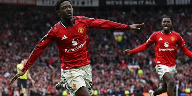 Manchester United abre vantagem, sofre o empate, mas vence o Liverpol com gol do Mainoo e garante vaga na próxima Champions League