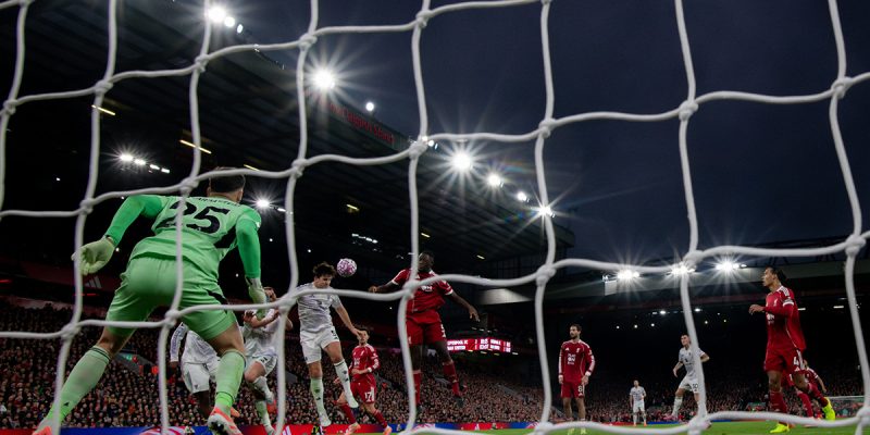 Manchester United derruba tabu em Anfield e bate o Liverpool no clássico